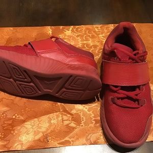 AIR JORDANS RED SIZE 4